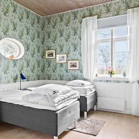 Apartamento Beautiful In Aakirkeby With Wifi